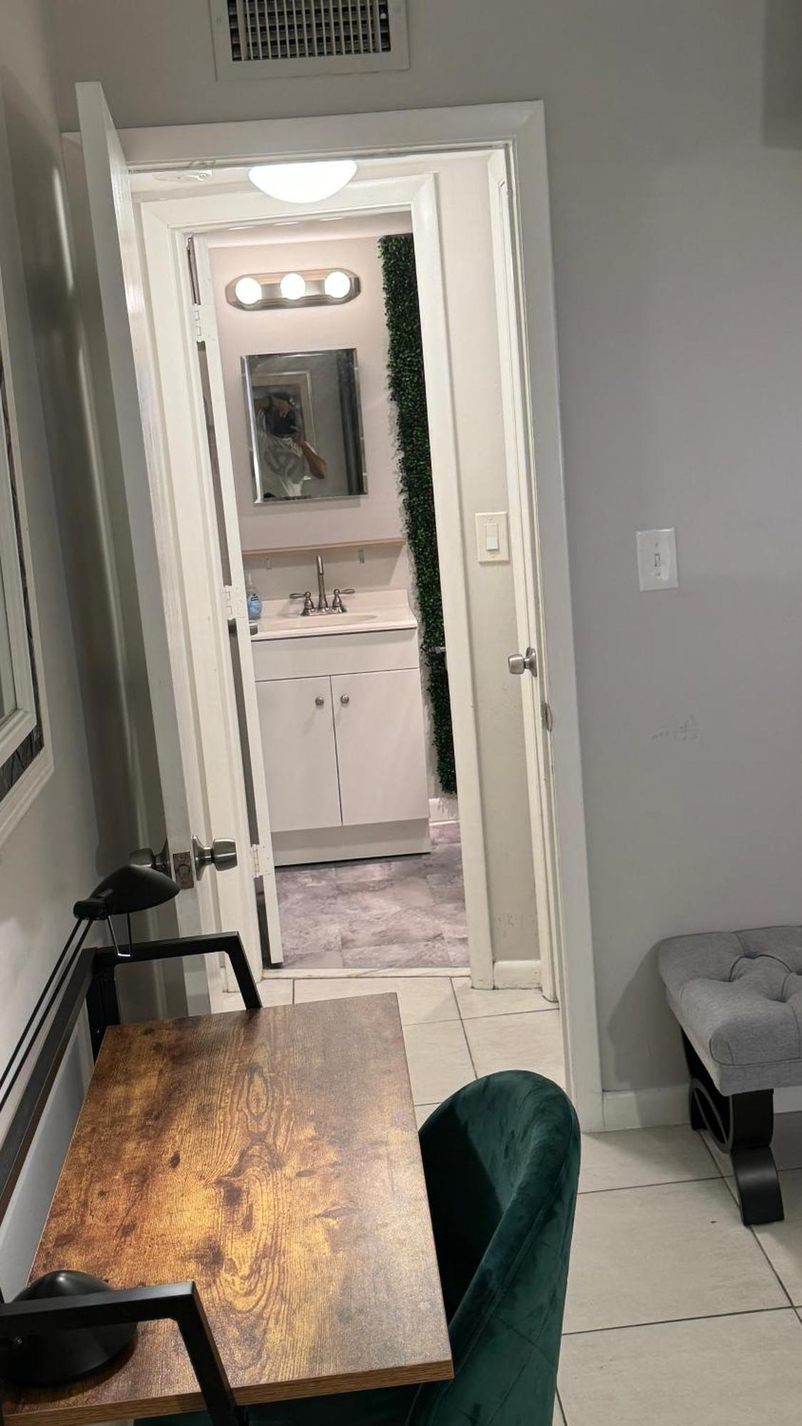 Fort Lauderdale Elegant Room Rental With Private Bath And Entrance Exterior photo